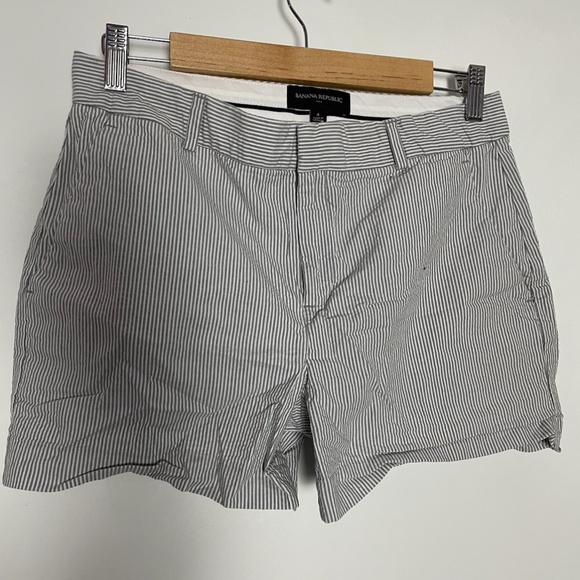 Banana Republic pinstripe shorts size 4 - Picture 1 of 3